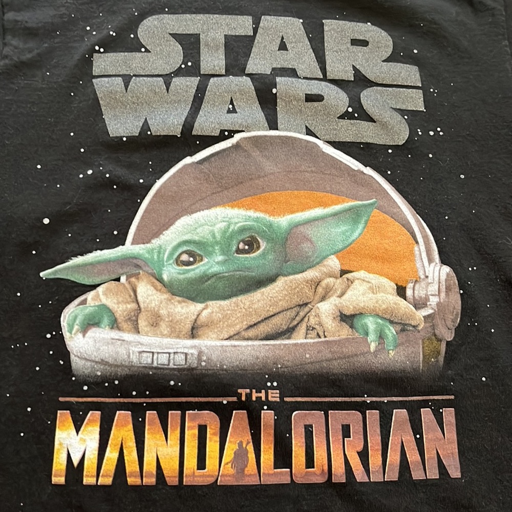 Disney Star Wars Mandalorian black t-shirt Size S